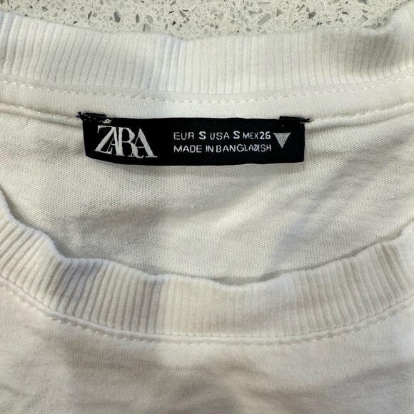 Zara graffic T-shirt EUC size small - Picture 3 of 3